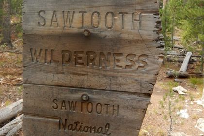 Sawtooth Wilderness, boundary sign, September